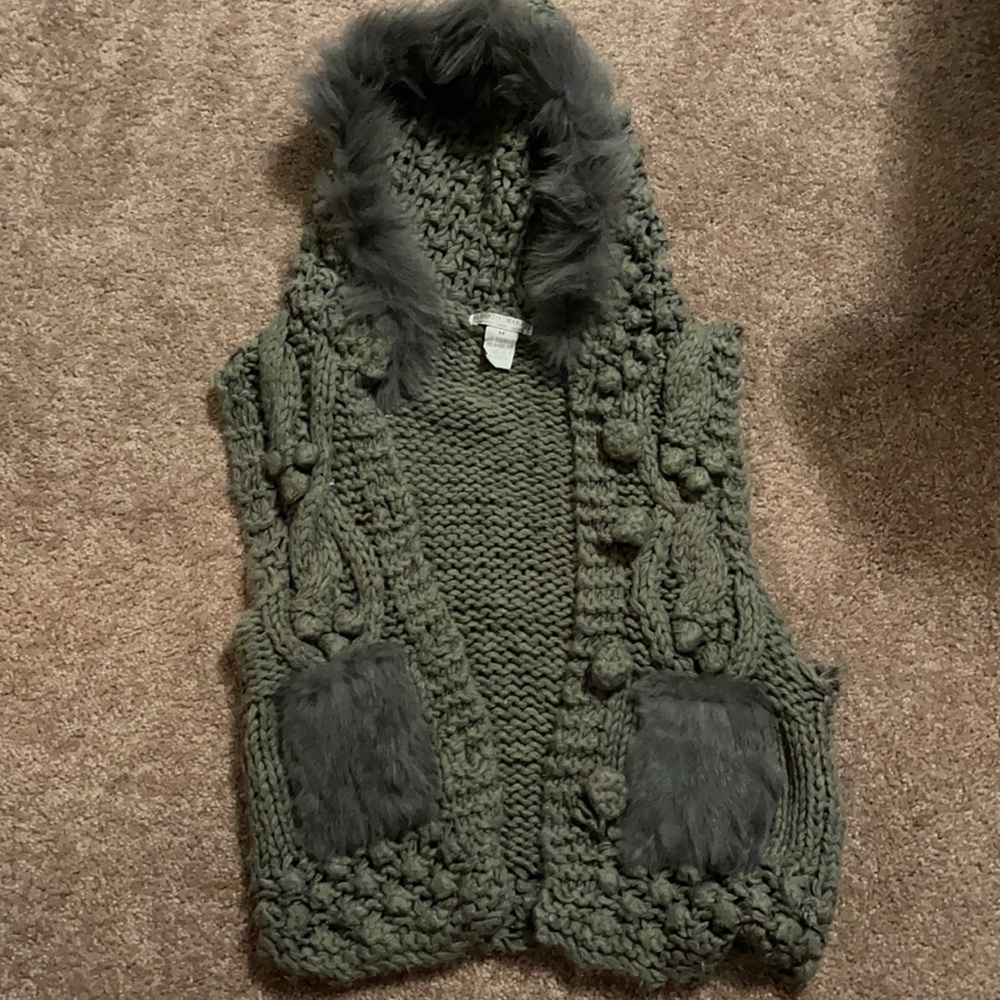 Alberto Makali  vest